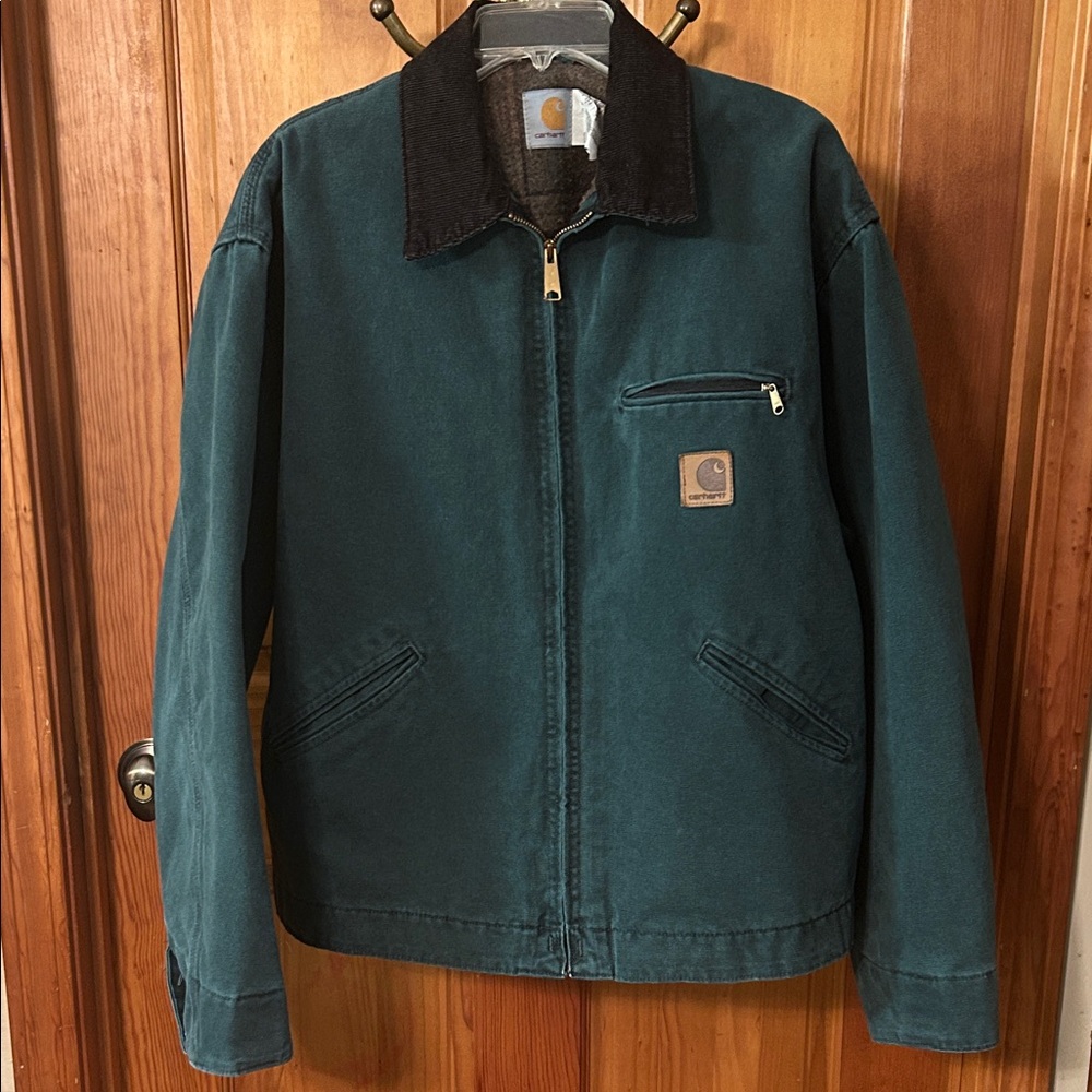 90’s J43 HTG Carhartt Men's dark green Work Jacket with Black Corduroy Collar
